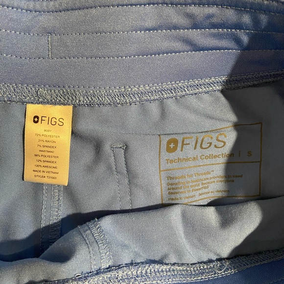 SOLD in FB. Figs S light blue set: straight pants + 1 pocket top - Picture 4 of 4
